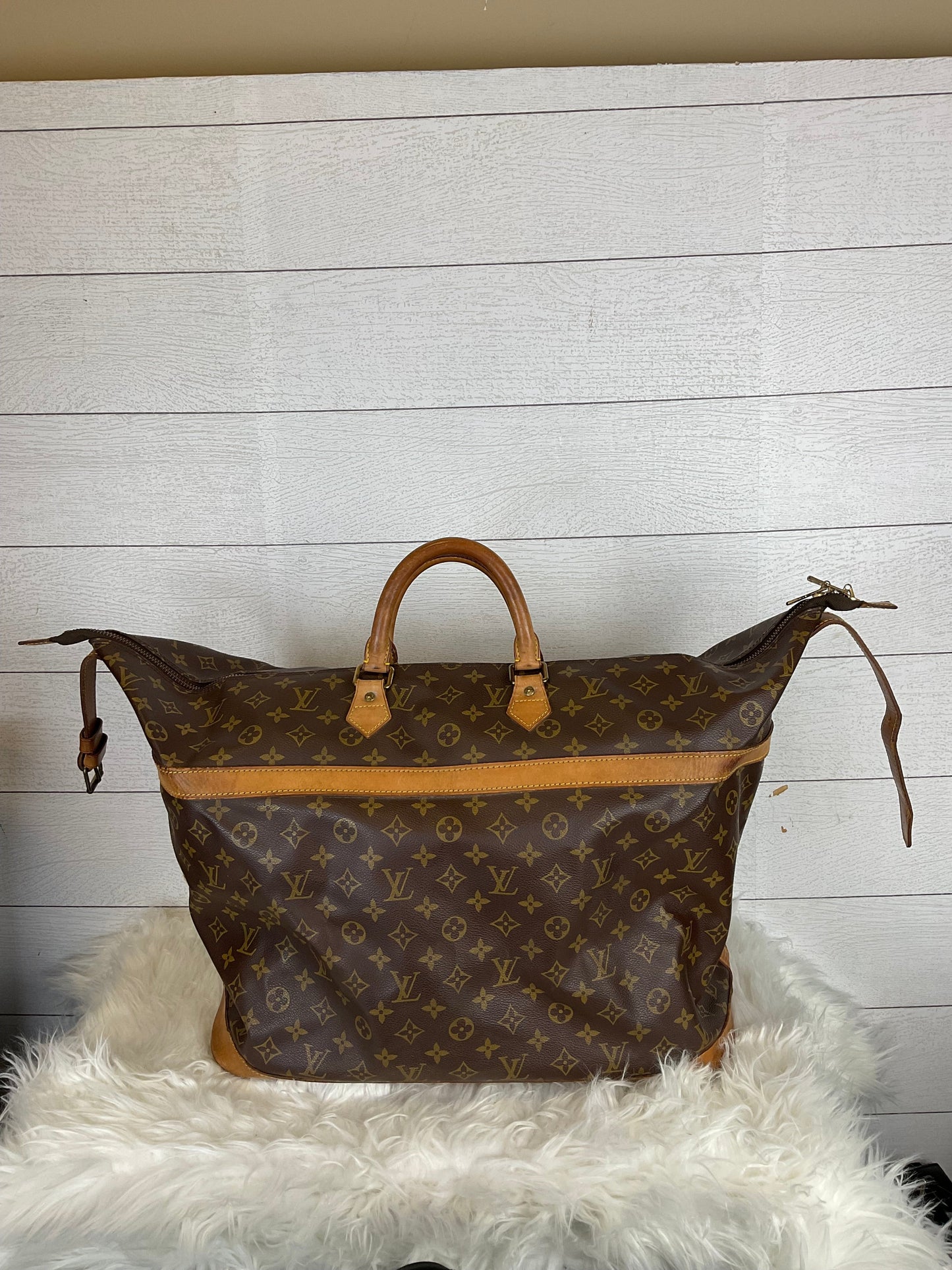 Handbag Luxury Designer By Louis Vuitton Size: Large