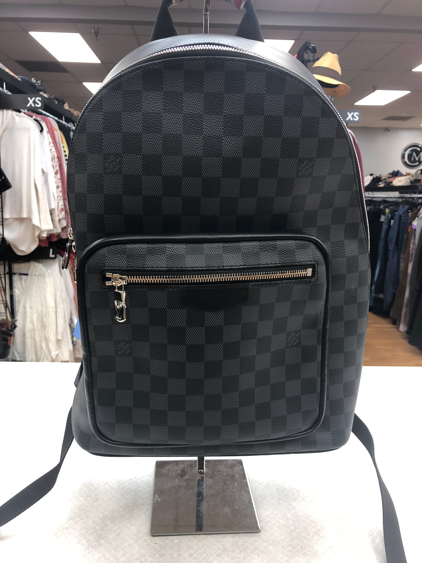 Backpack Designer By Louis Vuitton Size: Large