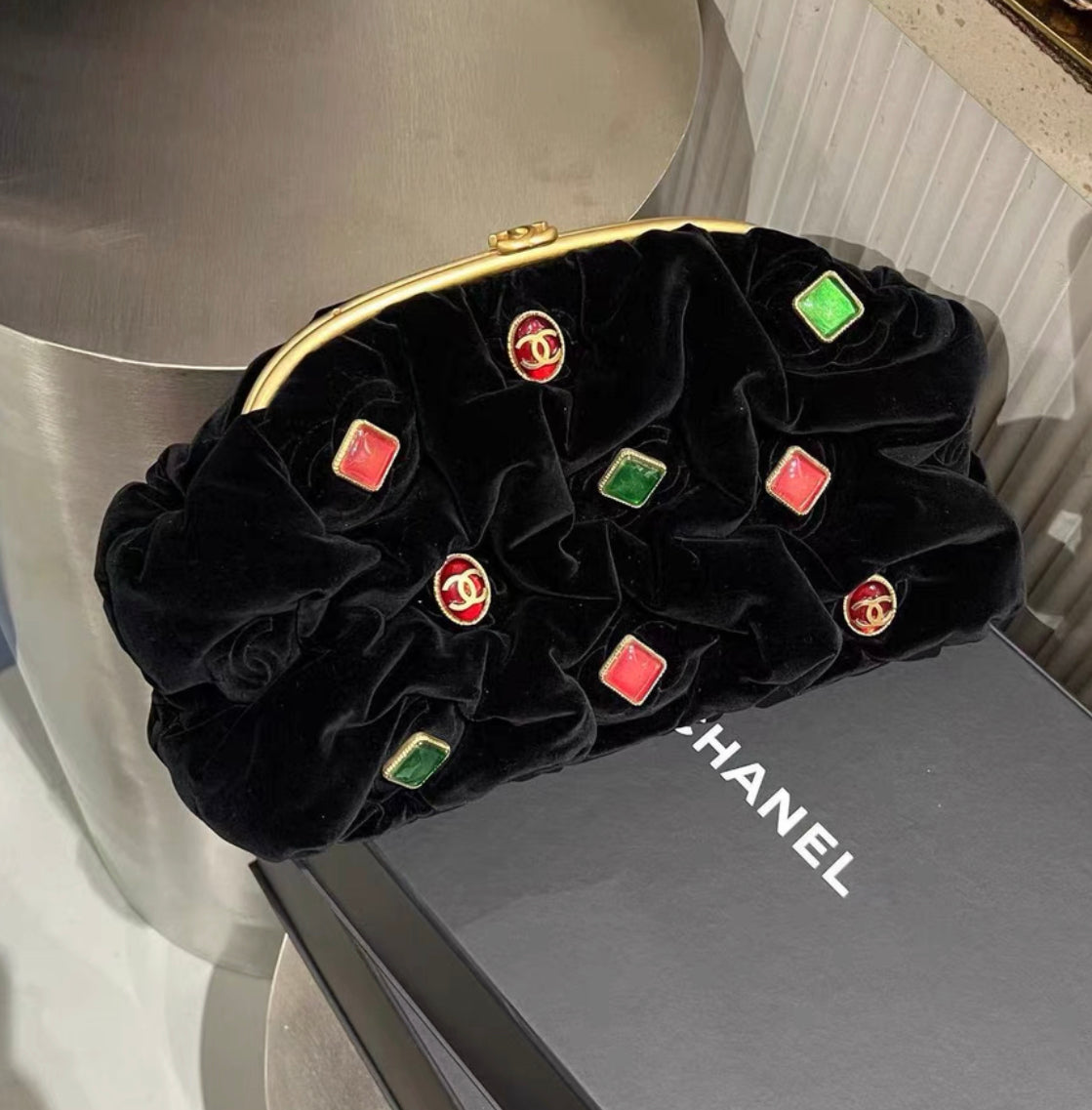 Chanel 2022 Black Velvet Green And Red Gripoix Embellished Cc Pouch Bag Gold Hardware