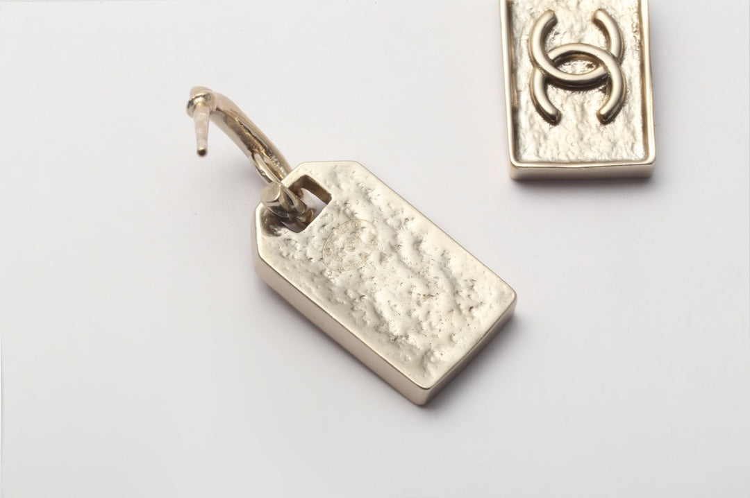 C h earrings
