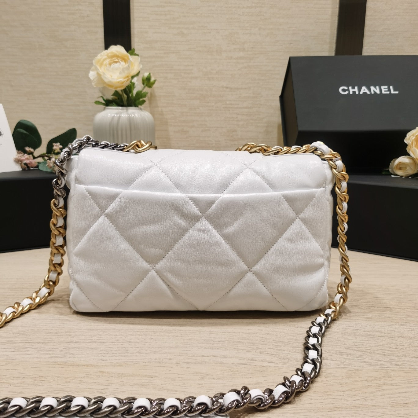 C h a n e l white 20 30 10(cm)
