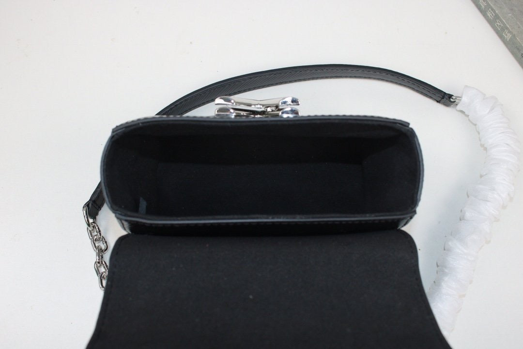 Lv black