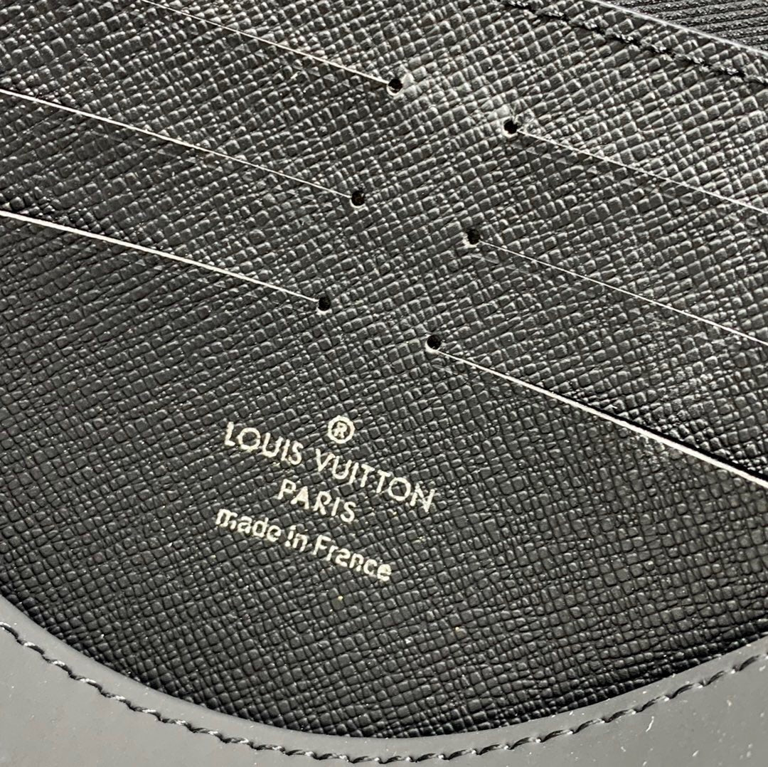 Lv new pouch