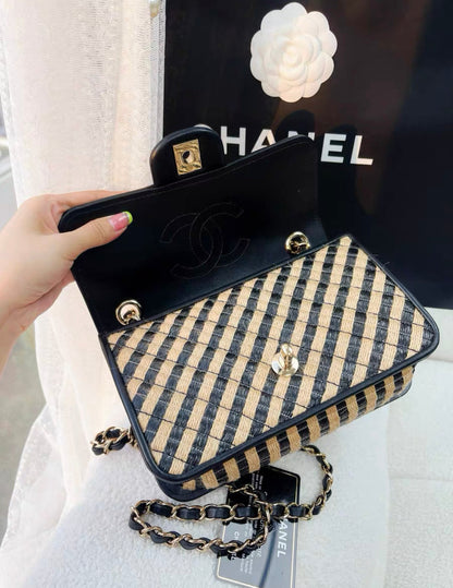Chanel 21P Small Urban Jungle Flap Beige And Black Stripe Raffia Jute Gold Hardware