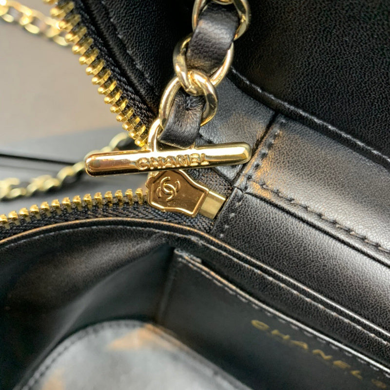 Chanel Luxury Handbag Style 492