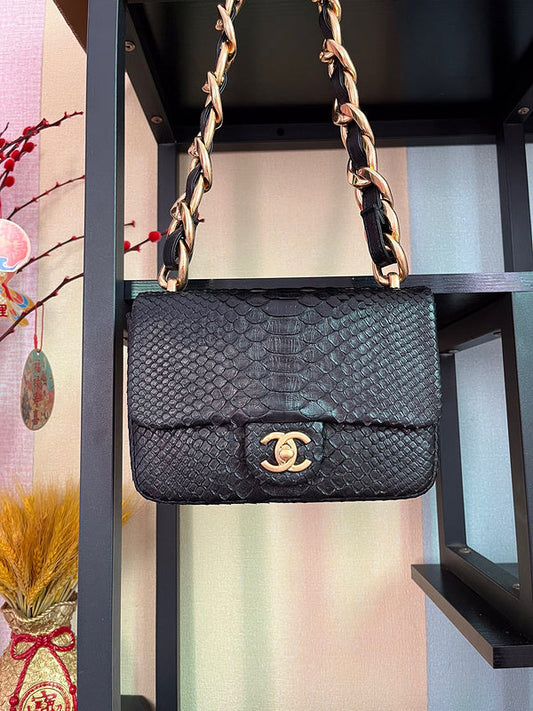 Chanel Luxury Handbag Style 435