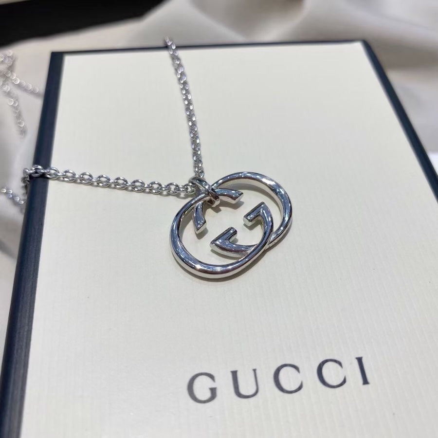 Slivery necklace