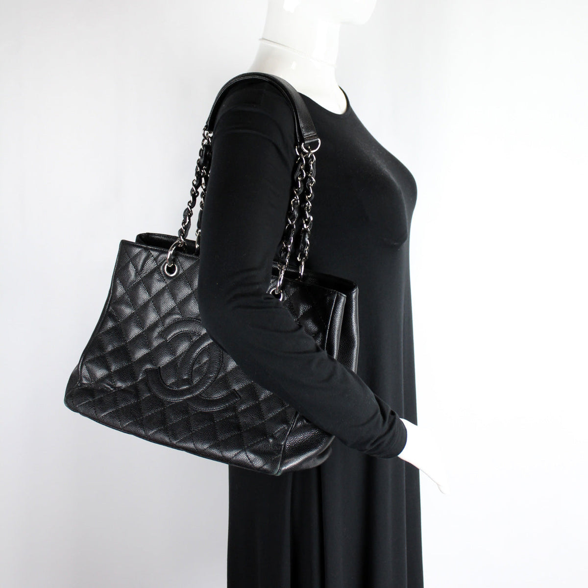Grand Shopping Tote Caviar