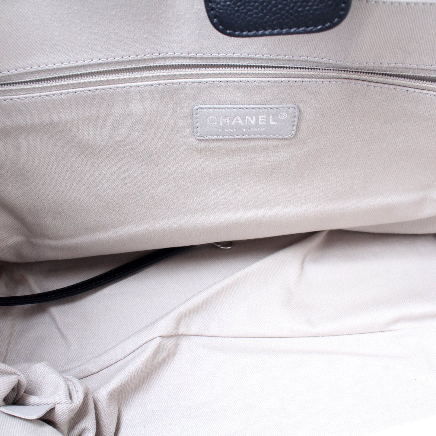 Deauville Glazed Calfskin MedIum 22M