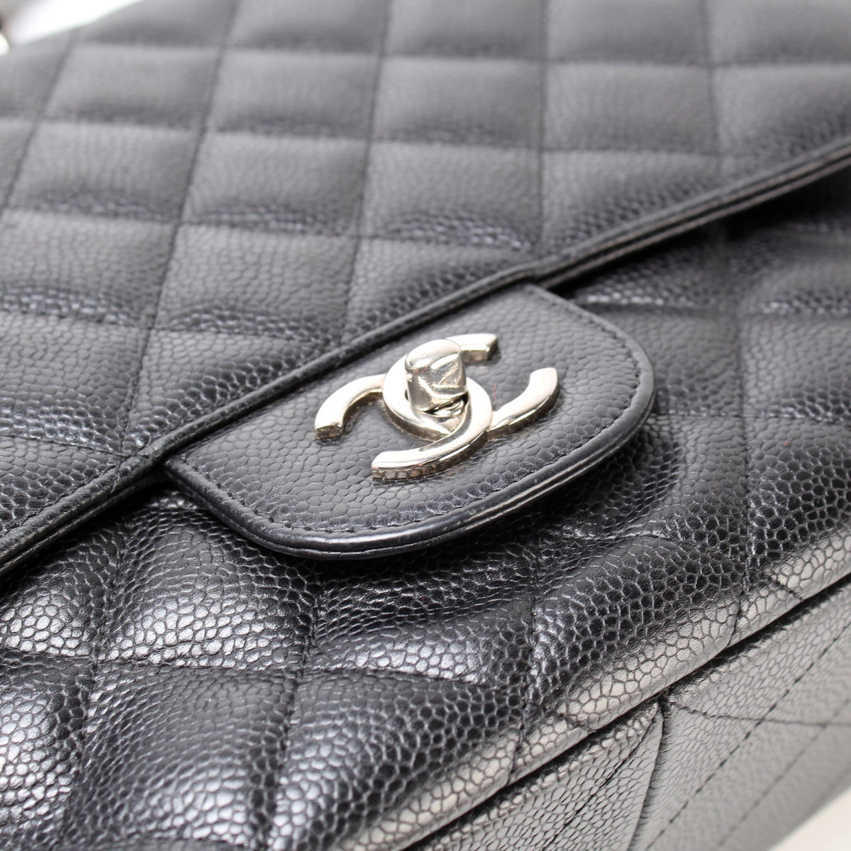Classic Flap Jumbo Caviar 13M