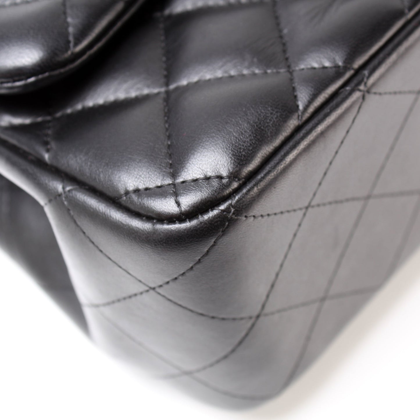 Classic Flap Jumbo Lambskin 14-16M