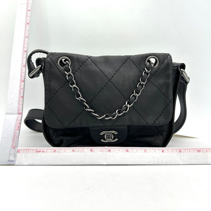 Chanel black quilted lambskin Country mini crossbody bag ch66252cv