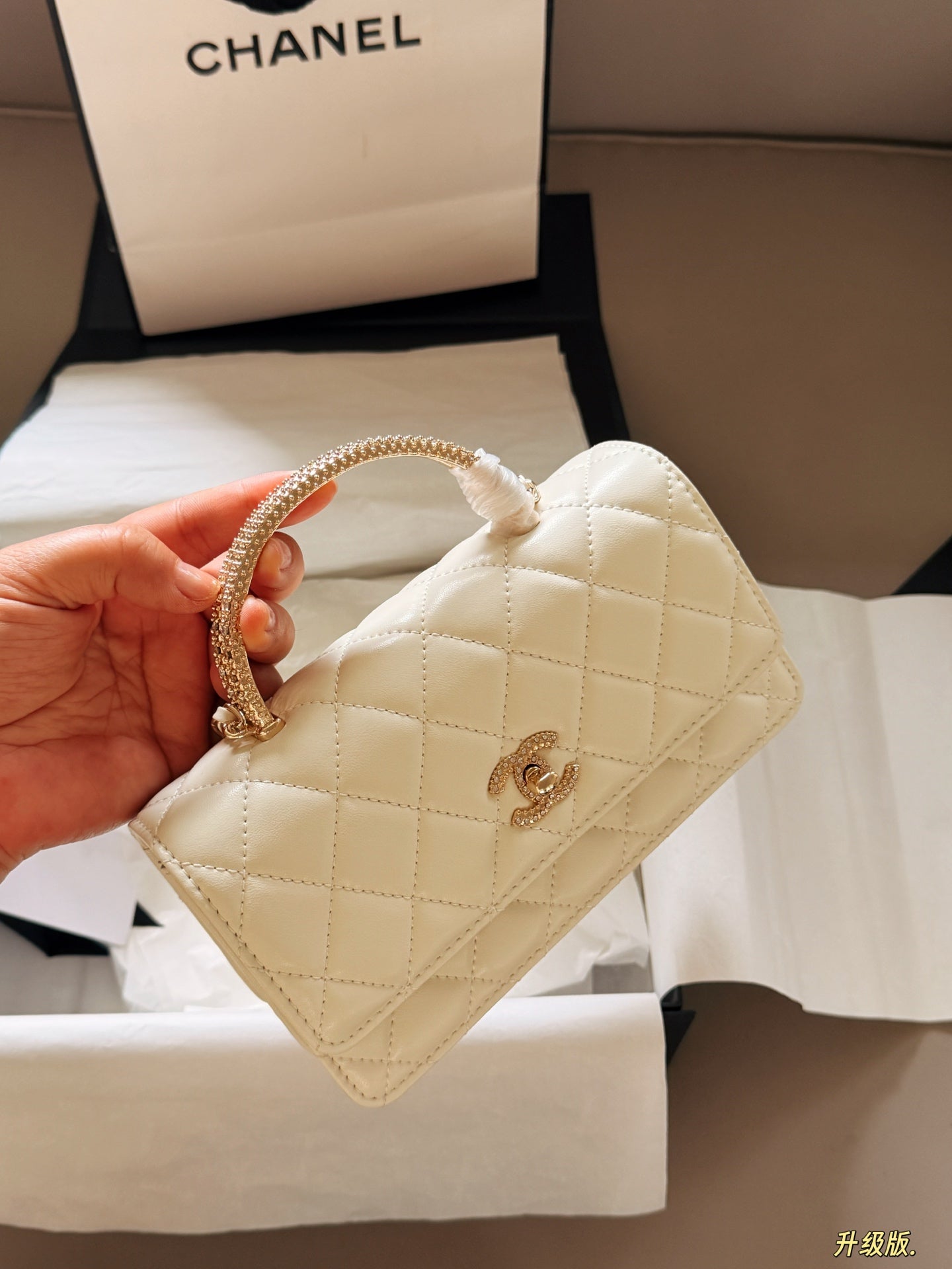 Luxury and Contemporary-Luxury Handbags Crafted Exclusively for Elegant Ladies-9