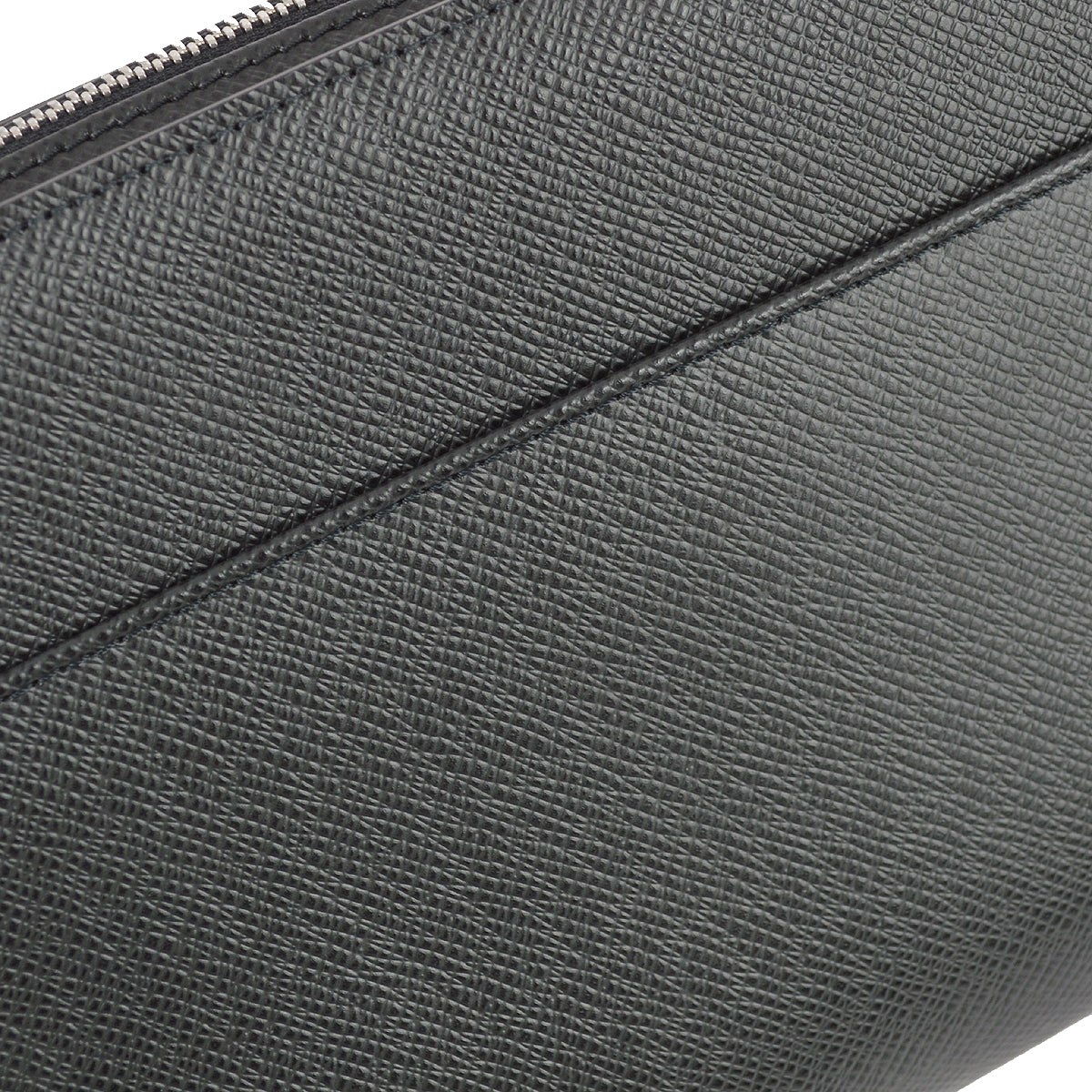 Louis Vuitton 2004 Black Taiga Baikal Clutch Handbag M30182