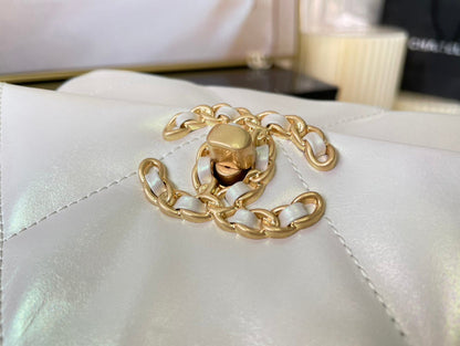 Chanel Luxury Handbag Style 611