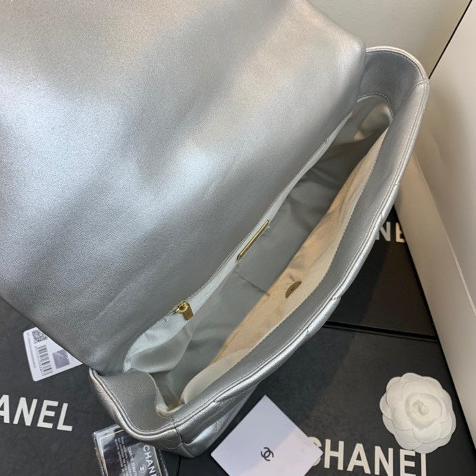 Chanel Luxury Handbag Style 572
