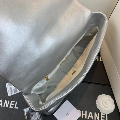 Chanel Luxury Handbag Style 572