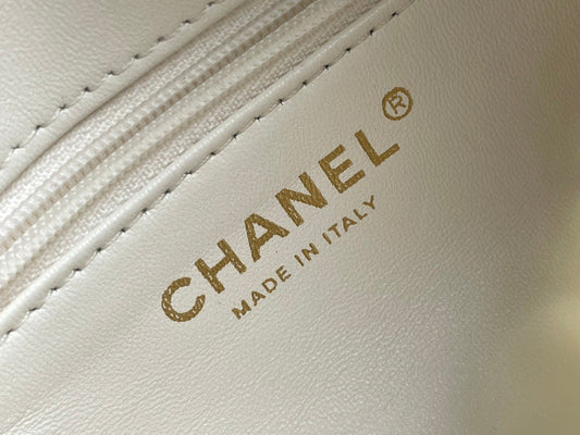 Chanel Luxury Handbag Style 620