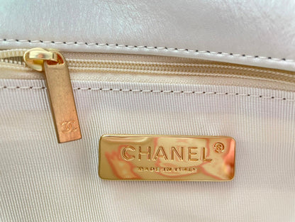 Chanel Luxury Handbag Style 607