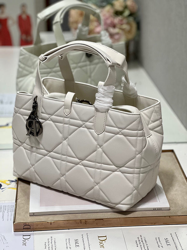 Chanel Luxury Handbag Style 357