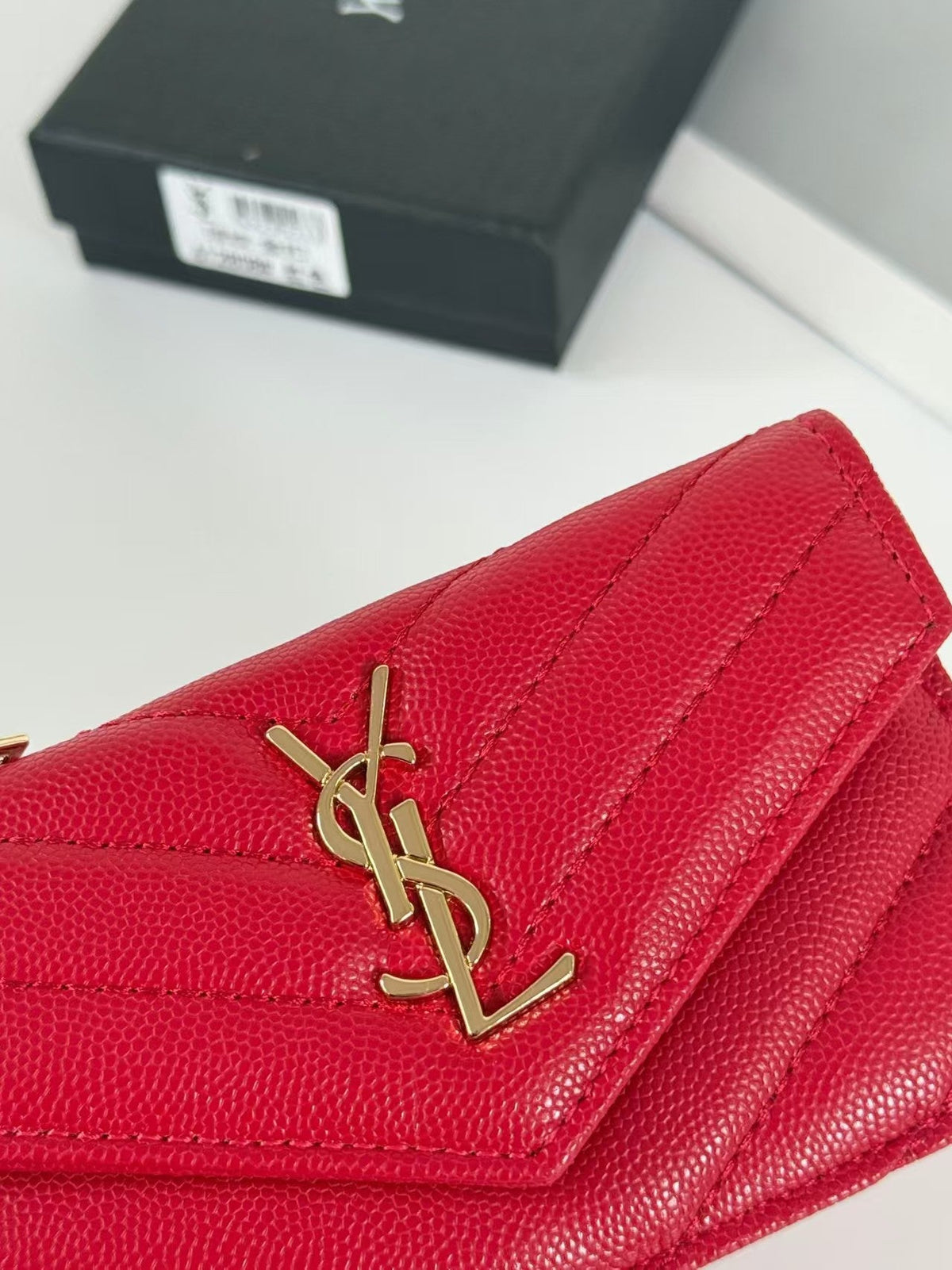 High-quality zippered wallet and card holder