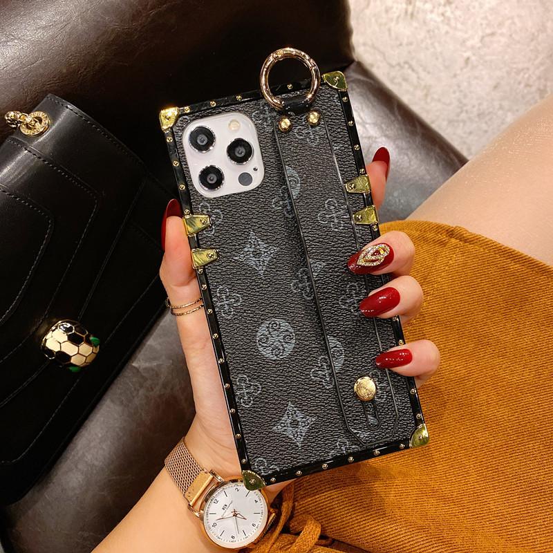 Vintage pattern wrist phone case for Samsung