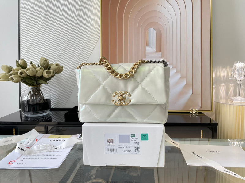 Chanel Luxury Handbag Style 611