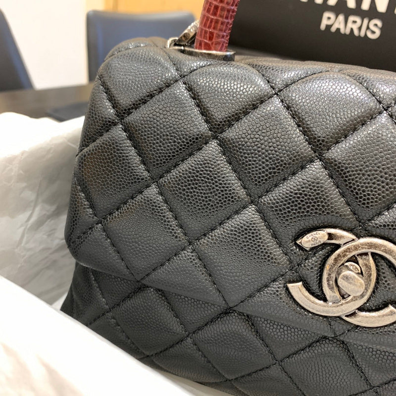 Chanel Luxury Handbag Style 538