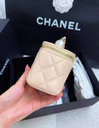 Chanel 21S Pearl Vanity Case In Beige Leather