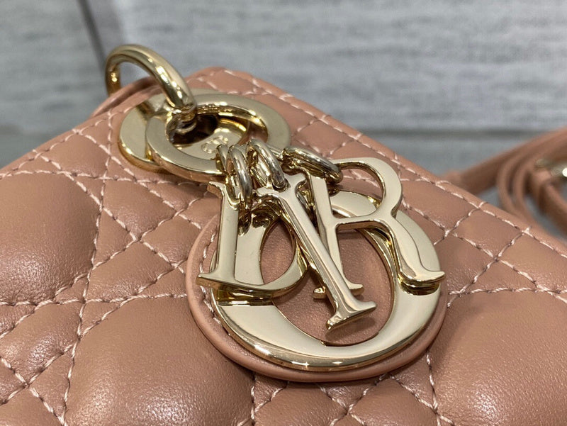 Chanel Luxury Handbag Style 356