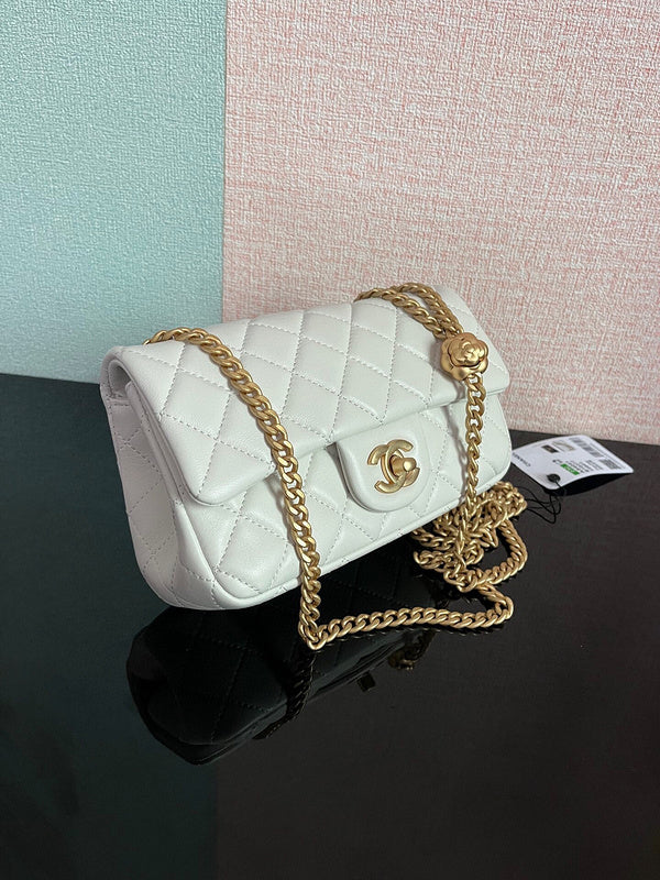 Chanel Luxury Handbag Style 70