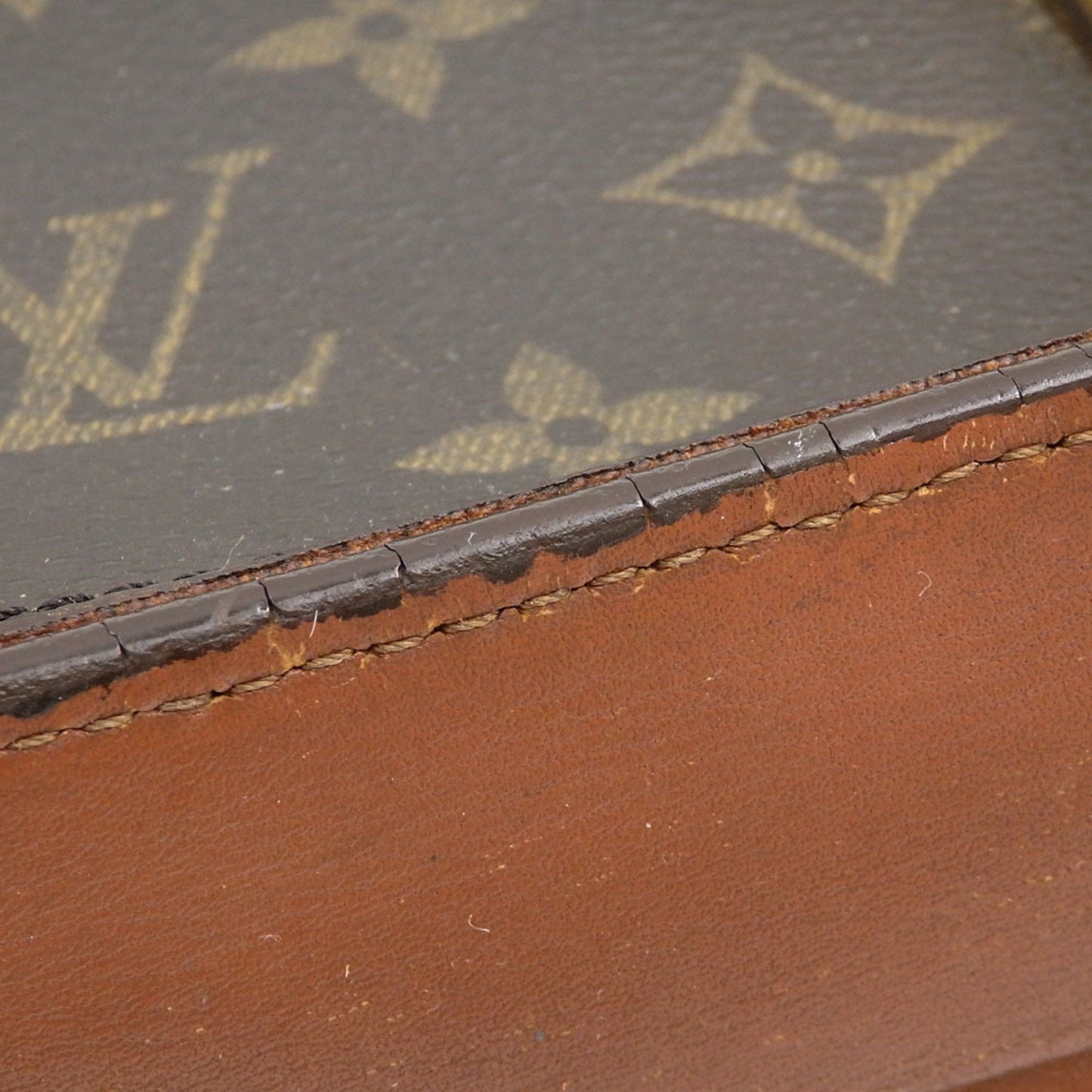 Louis Vuitton    Handbag
