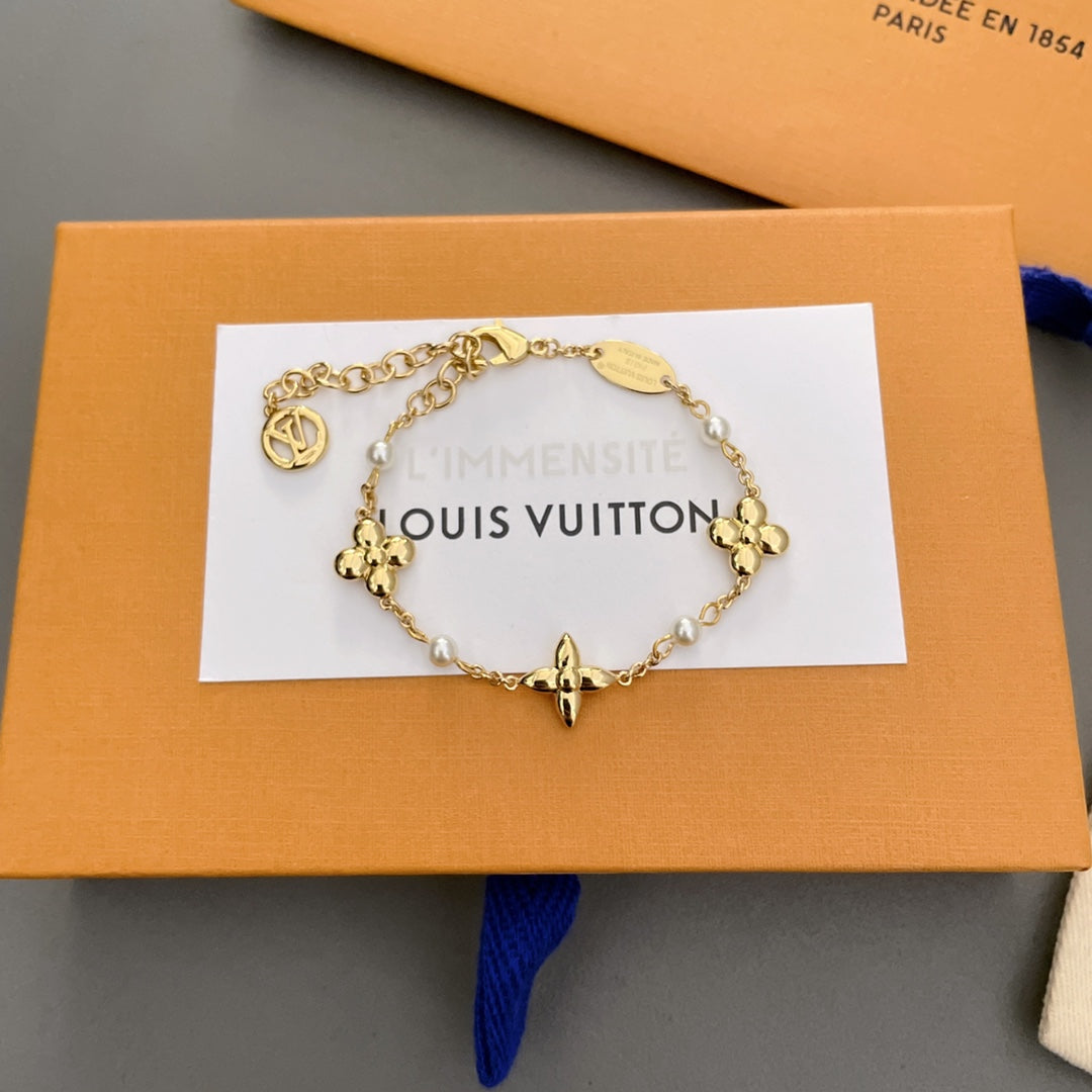 High-Quality Gold-Flower Pearl Bracelet