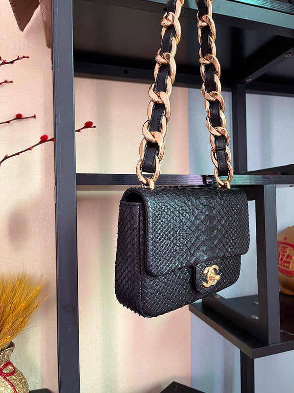 Chanel Luxury Handbag Style 435