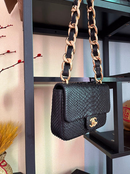 Chanel Luxury Handbag Style 435
