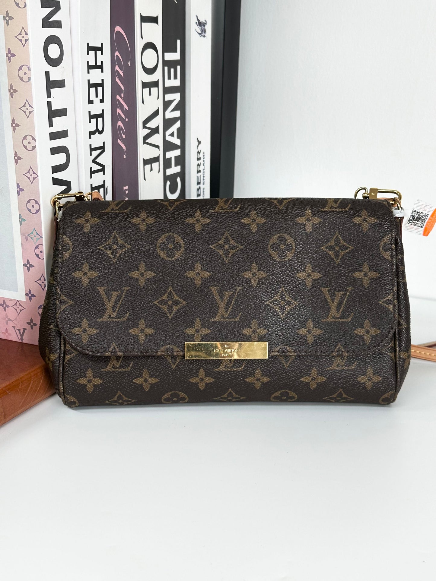 Favorite leather crossbody bag Louis Vuitton Brown in Leather #1YIEE 30D6FD15-2F01-47F7-80E1-92D1D73FC152