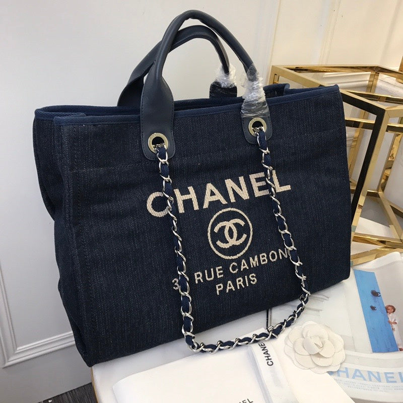 Chanel Luxury Handbag Style 555