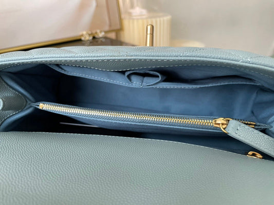 Chanel Luxury Handbag Style 654