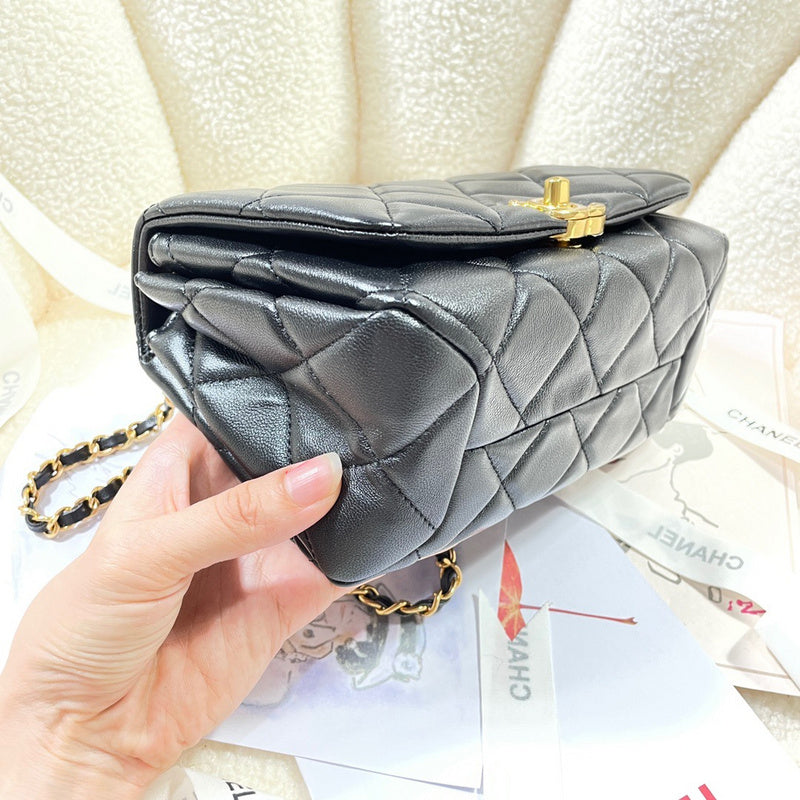 Chanel Luxury Handbag Style 431