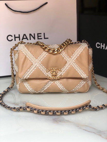 Chanel Luxury Handbag Style 610