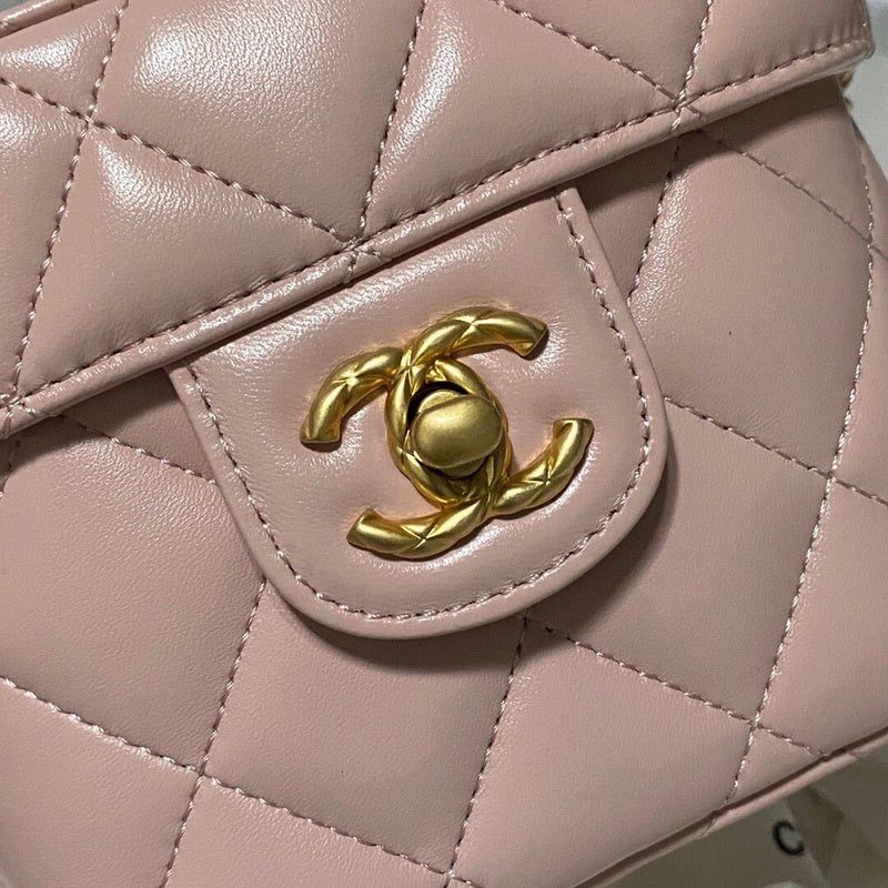Chanel Luxury Handbag Style 200