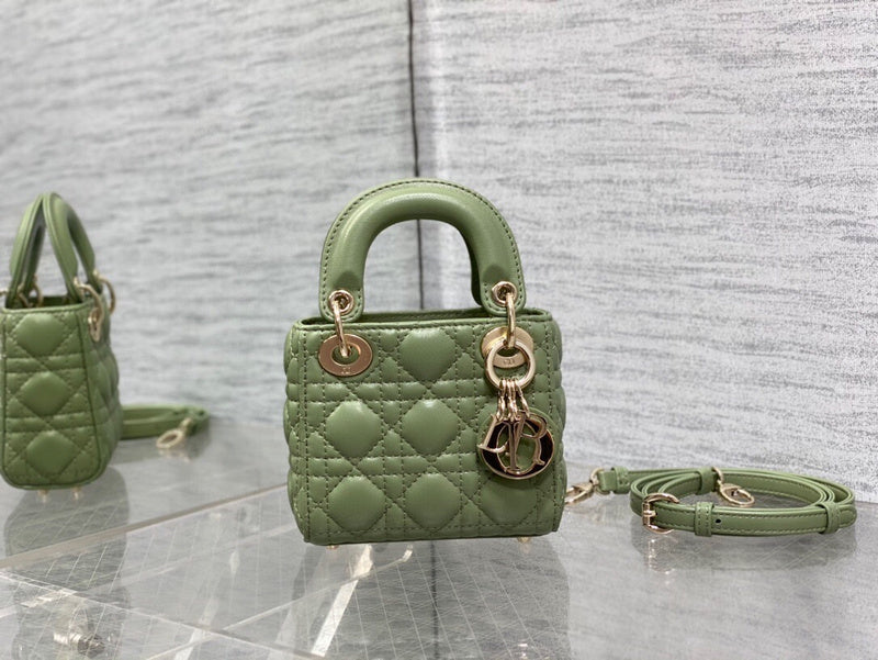 Chanel Luxury Handbag Style 352