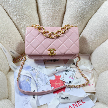 Chanel Luxury Handbag Style 423