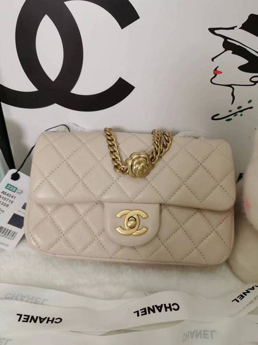 Chanel Luxury Handbag Style 101