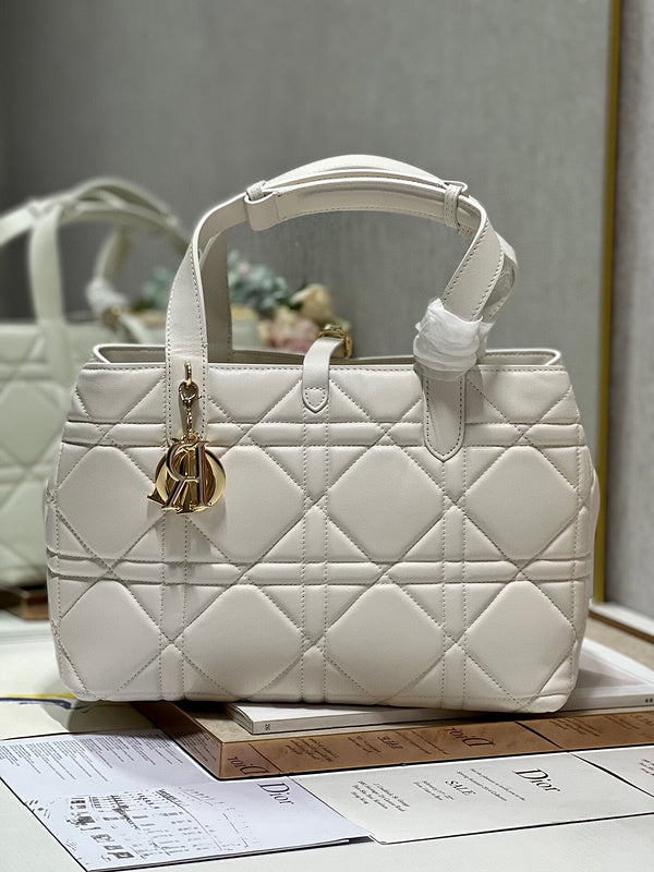 Chanel Luxury Handbag Style 362