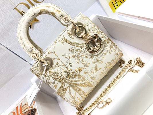 Chanel Luxury Handbag Style 358