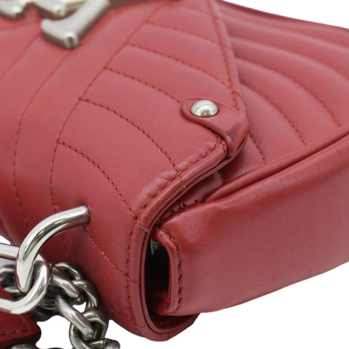 LOUIS VUITTON New Wave Chain MM Leather Shoulder Bag Red