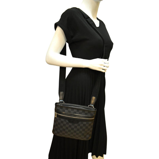 LOUIS VUITTON Bosphore Pochette Damier Graphite Messenger Bag Black