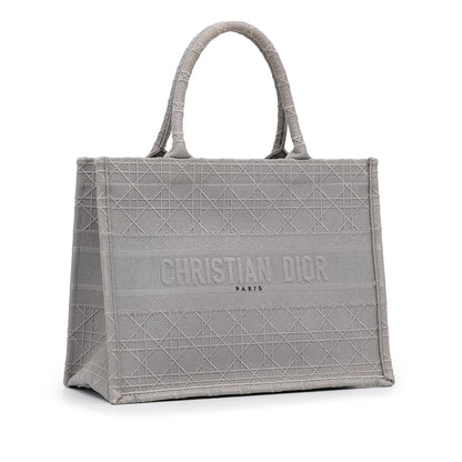 Dior Medium Cannage Embroidered Book Tote (SHG-8YiPXv)