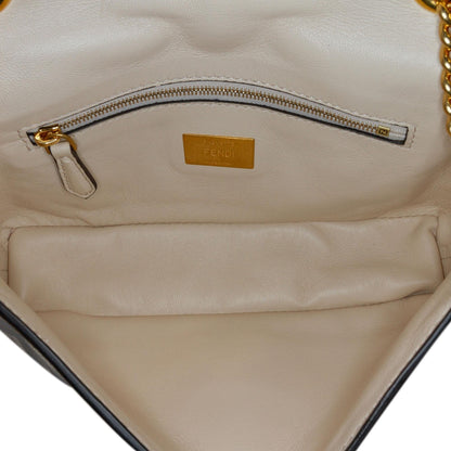 Fendi Zucca Embossed Chain Midi Baguette (SHG-InpXQw)